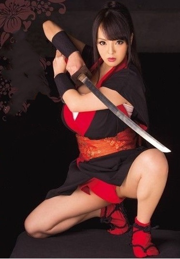 Femeia Ninja Hitomi